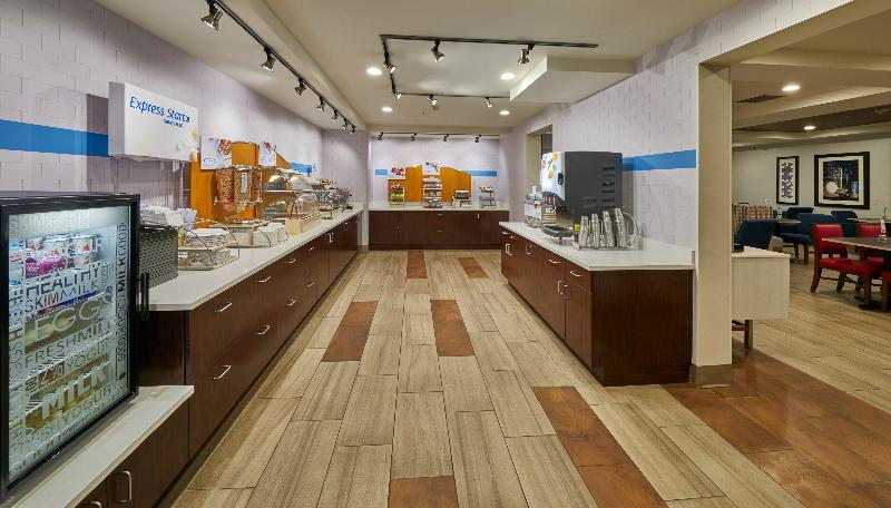 梅德福中心点智选假日套房酒店 森特勒尔波因特 外观 照片
